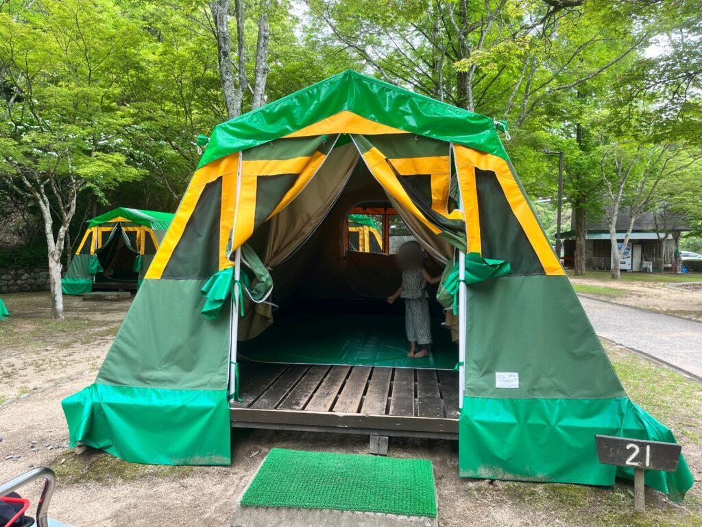 しあわせの村のテントキャンプ場常設テント