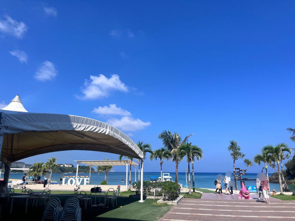 かりゆしビーチのグラスボートでエサやえり